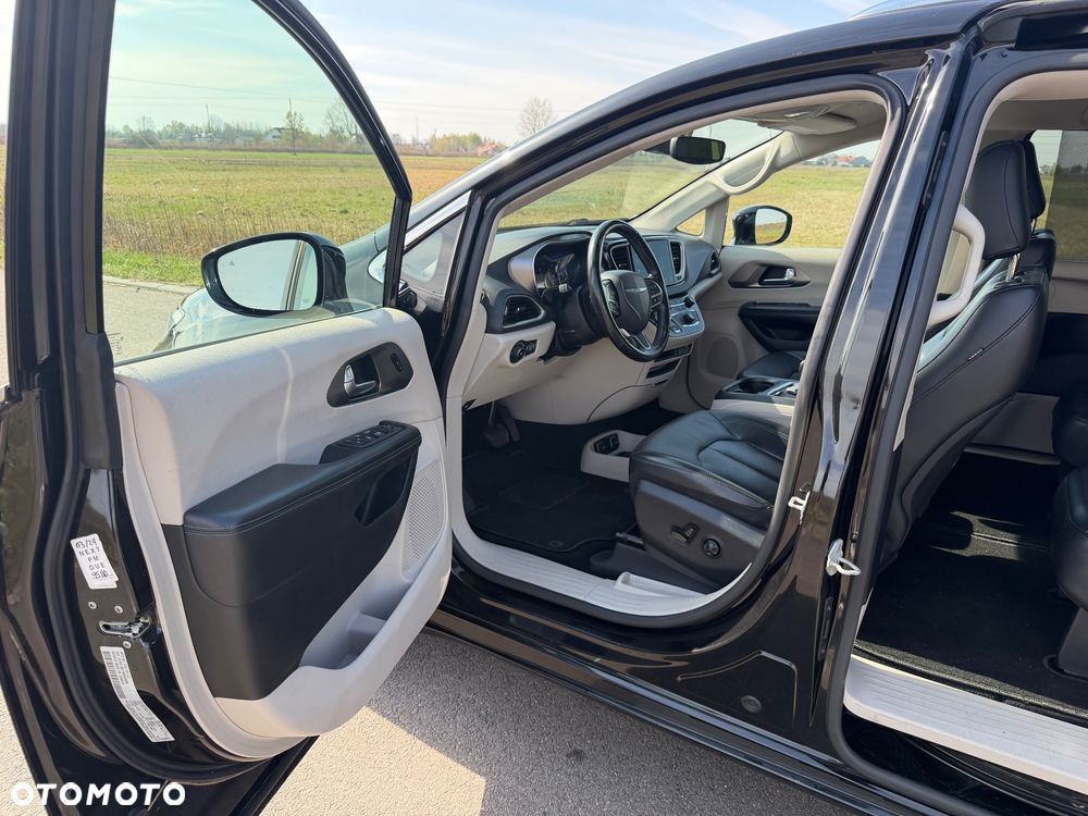 Chrysler Pacifica - 21