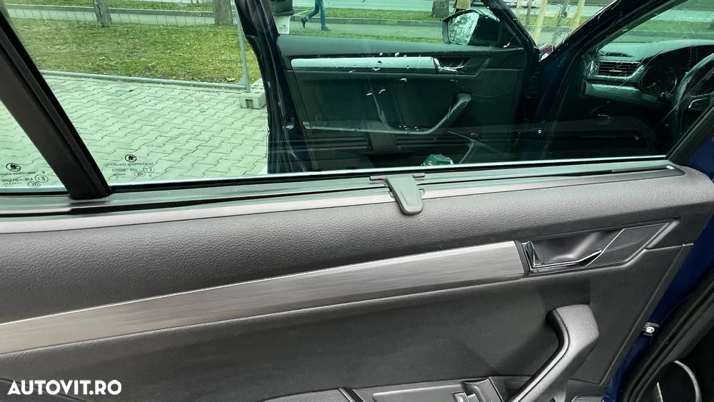 Skoda Superb 2.0 TDI DSG Sportline - 6