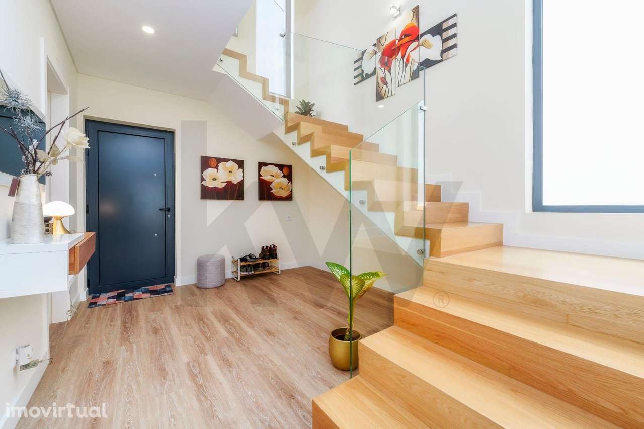 Moradia Moderna com 3 Suites, Logradouro com 246,56 m2 e Localização P - Grande imagem: 5/60