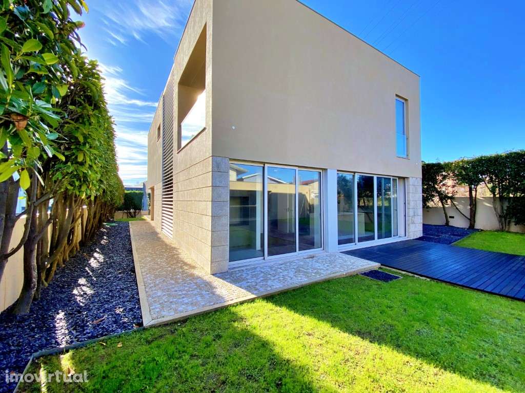 Moradia com elevador no centro da Trofa - Grande imagem: 2/35