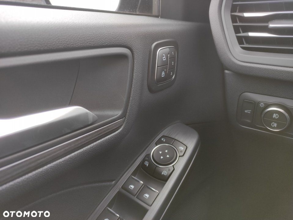 Ford Kuga - 17
