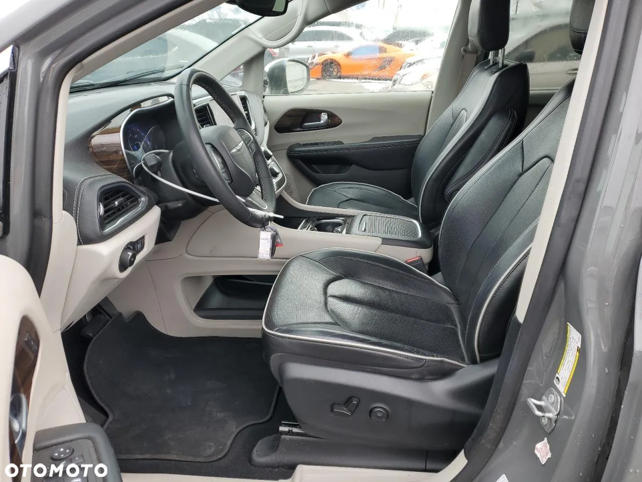 Chrysler Pacifica - 7