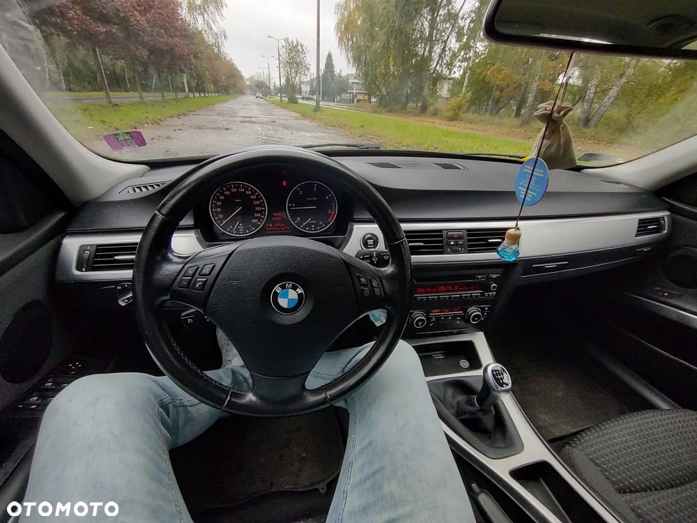 BMW Seria 3 318d - 10