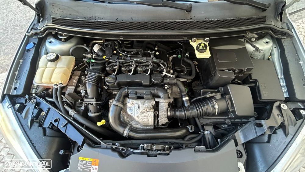 Ford Focus 1.6 TDCi Sport — fotografia 17