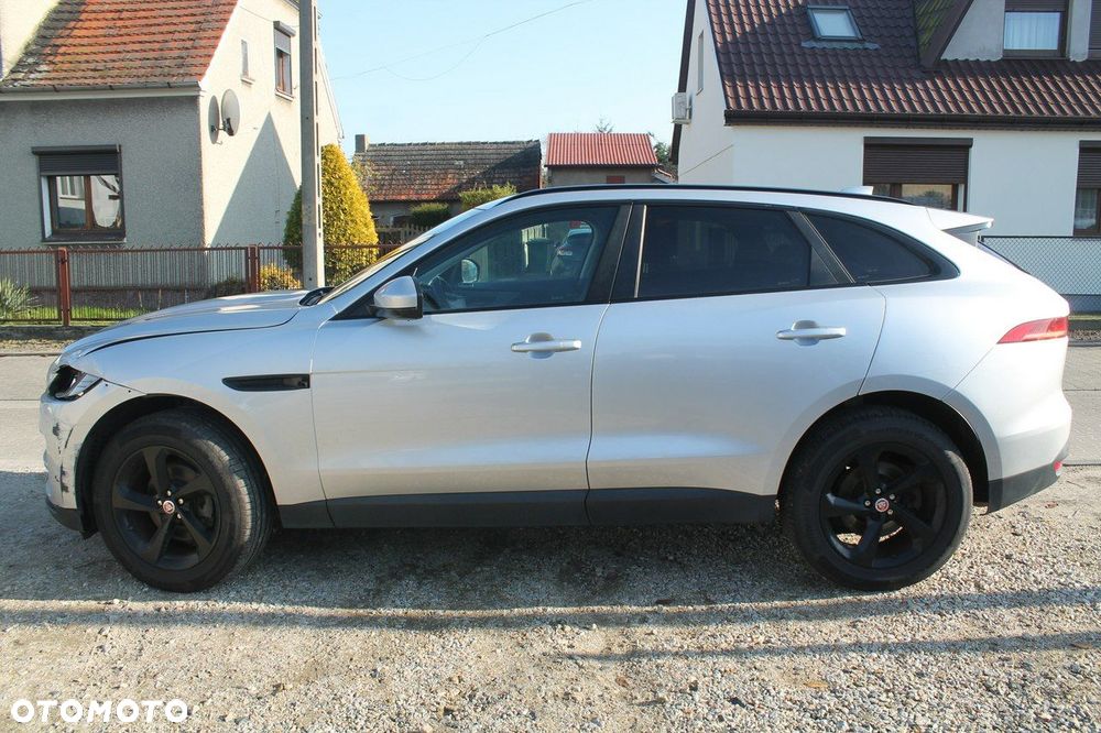 Jaguar F-Pace - 8