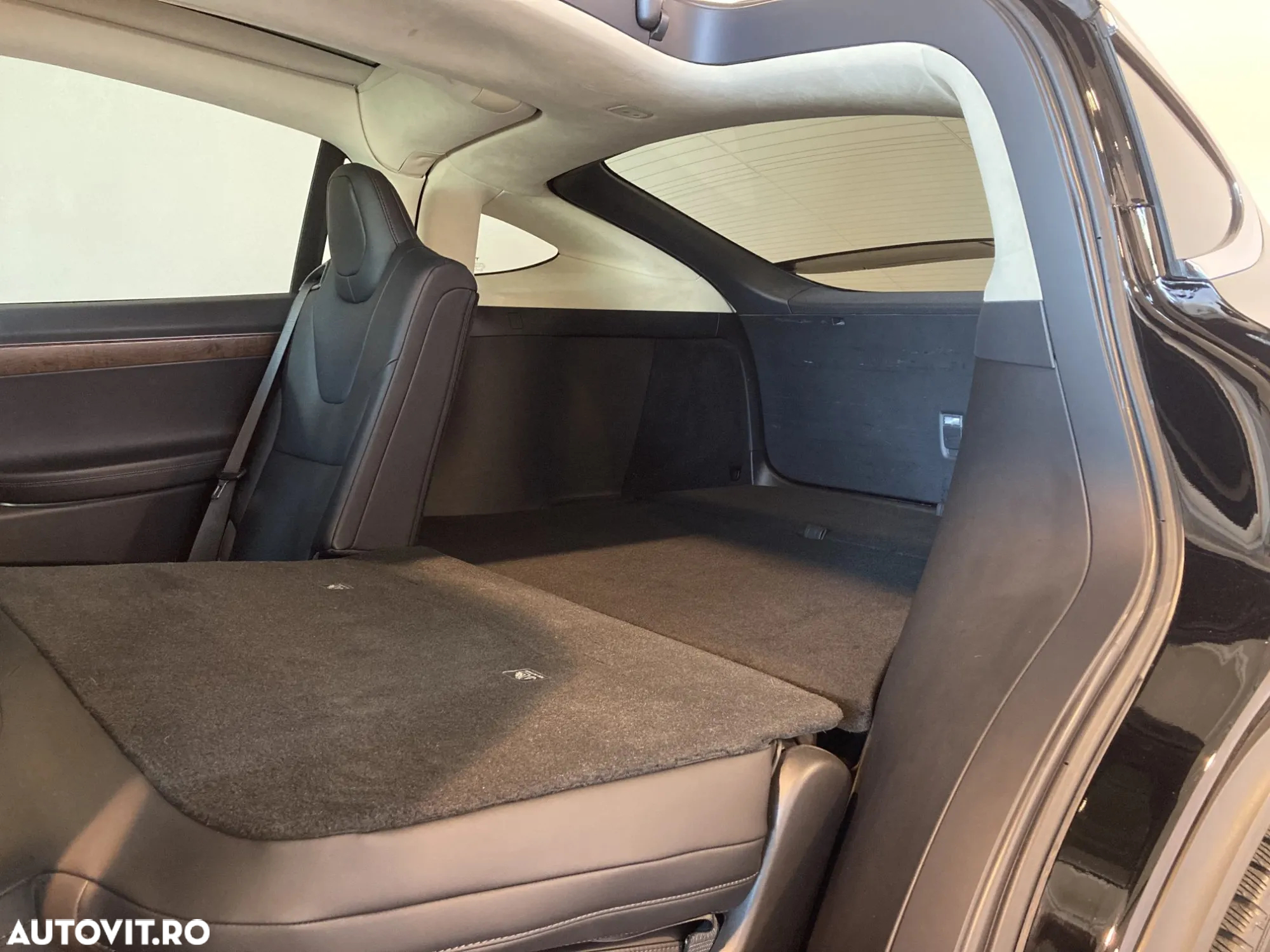 Tesla Model X - 7