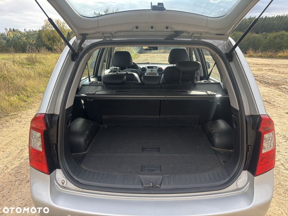 Kia Carens - 8