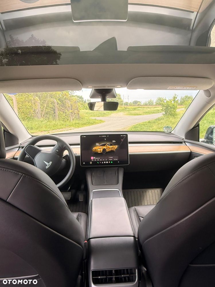 Tesla Model Y - 3