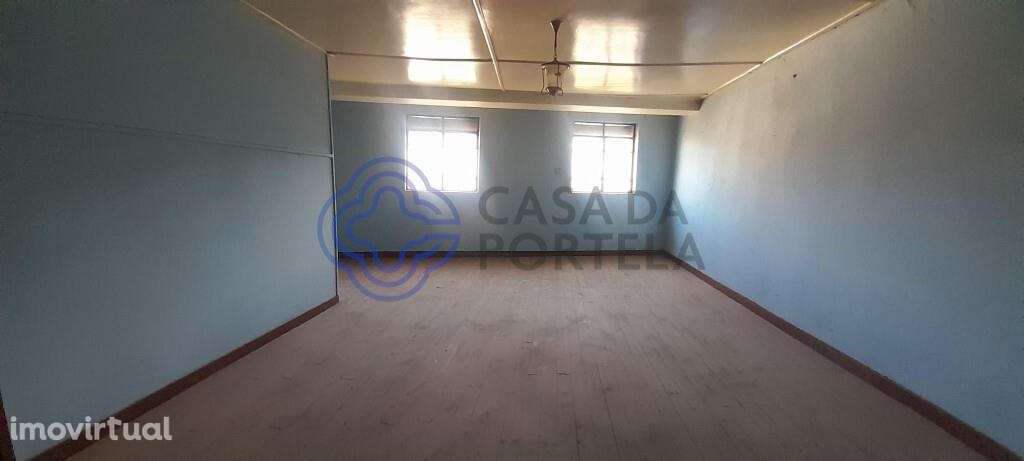 Moradia para Restauro no Centro da Vila de Silvares - Grande imagem: 4/9