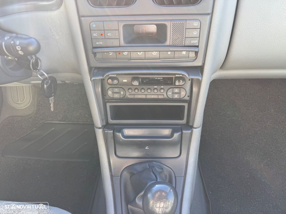 Renault Laguna 1.6 RXE - 36