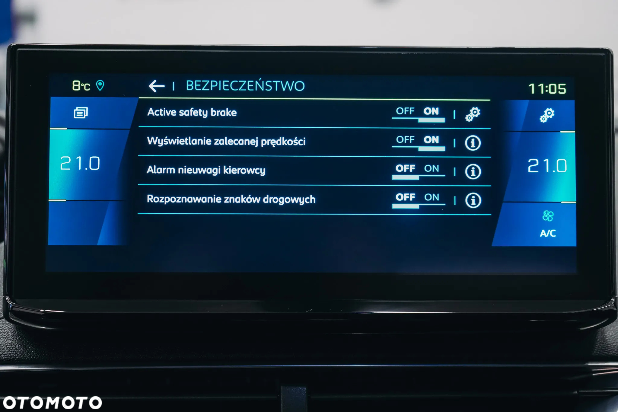 Peugeot 3008 Hybrid4 300 e-EAT8 GT - 32