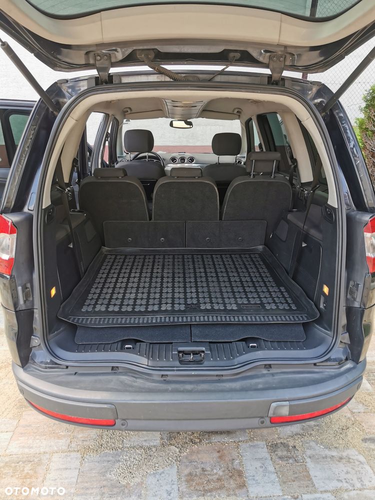 Ford Galaxy - 8