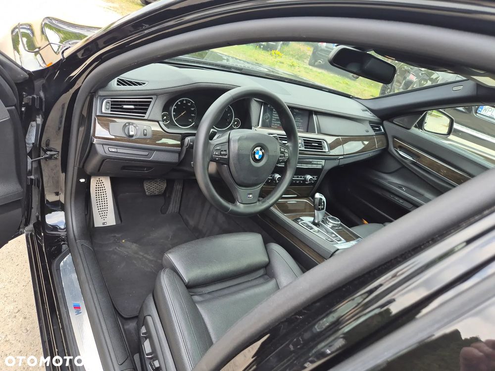 BMW Seria 7 740i - 11