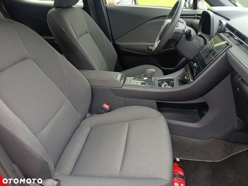 Lexus LBX 1.5 Hybrid - 11
