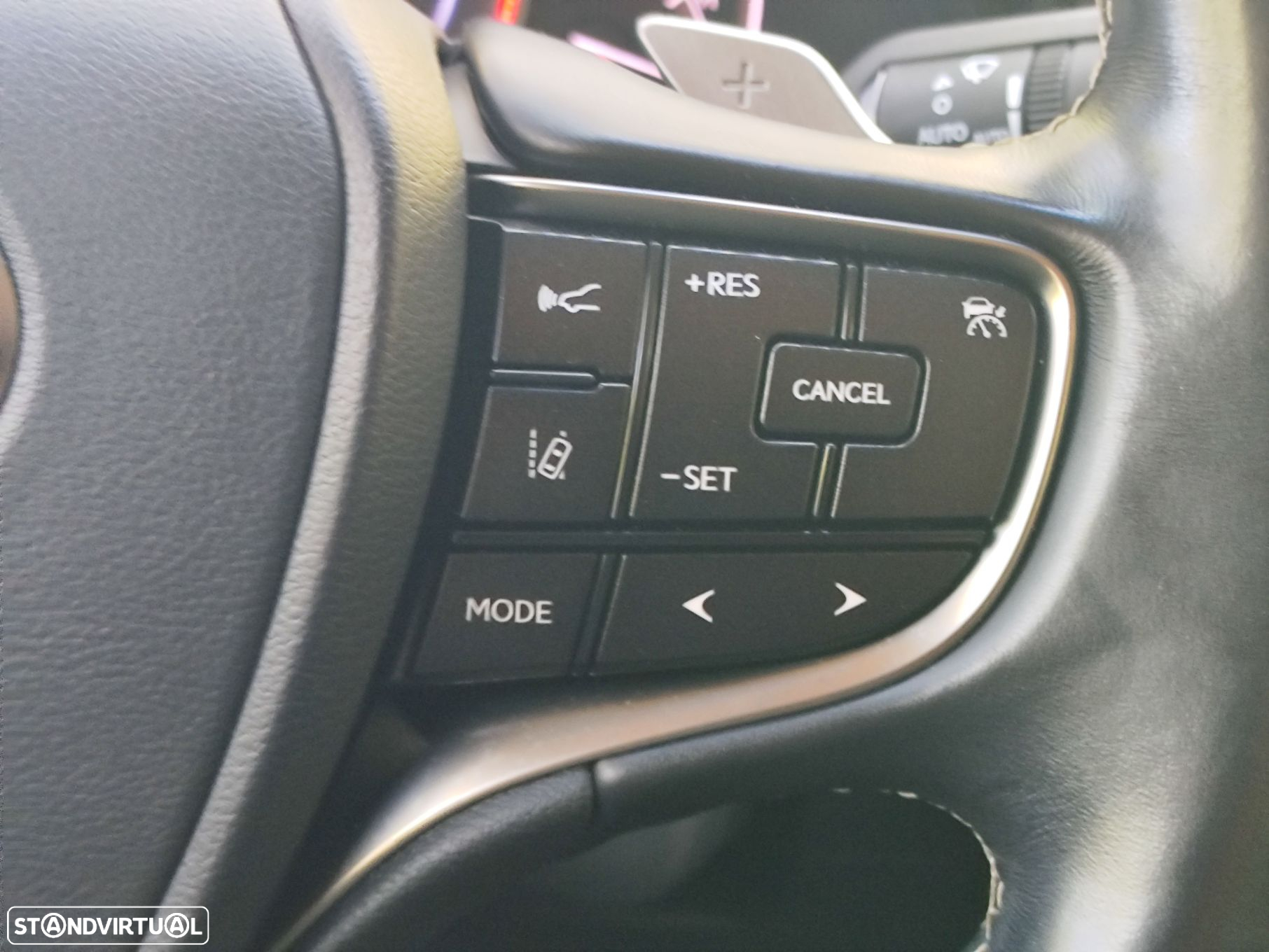 Lexus ES 300h Executive+ - 26