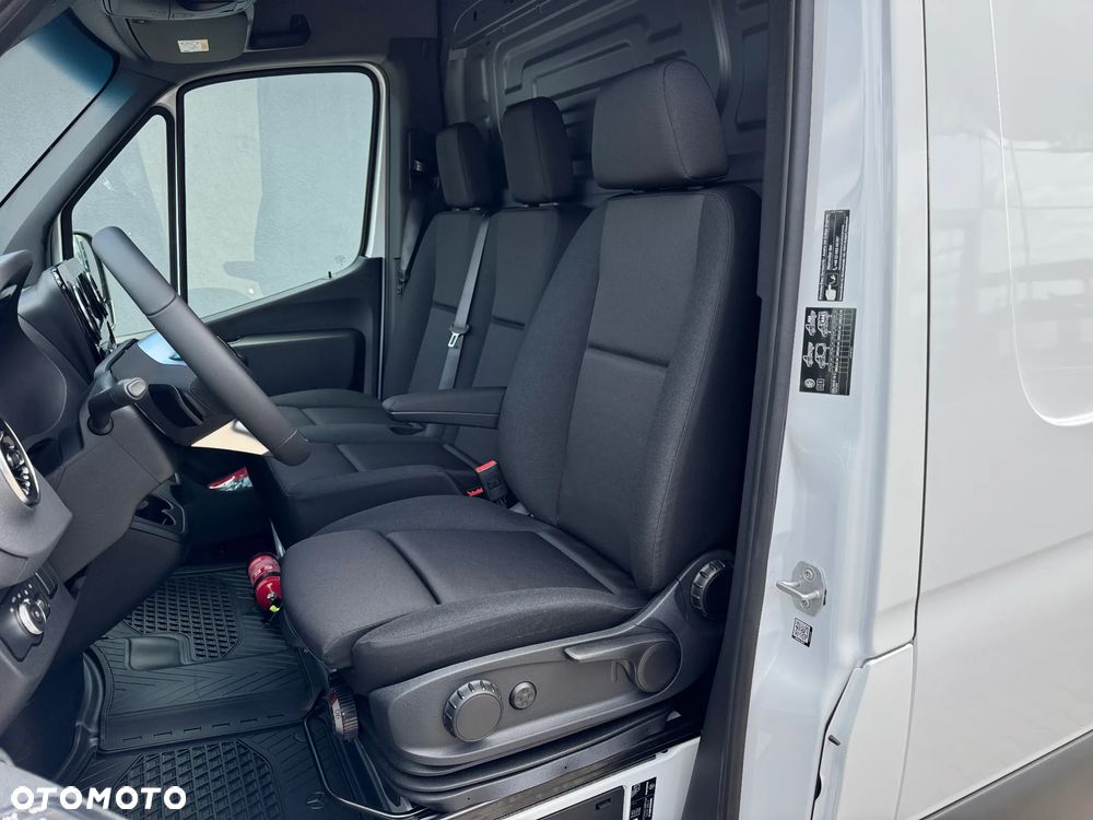 Mercedes-Benz Sprinter - 14