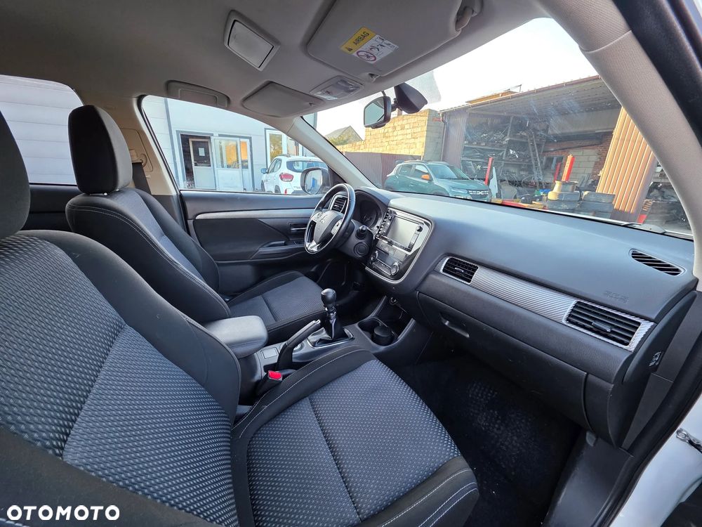 Mitsubishi Outlander - 15