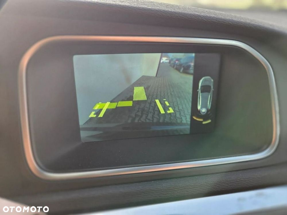 Volvo V40 Cross Country - 11