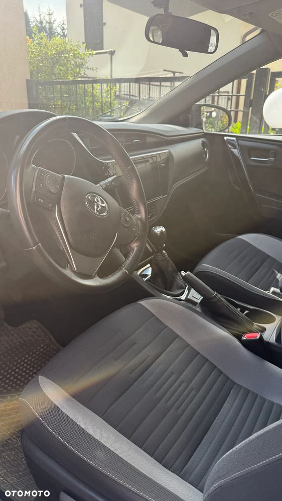 Toyota Auris 1.6 Premium - 6