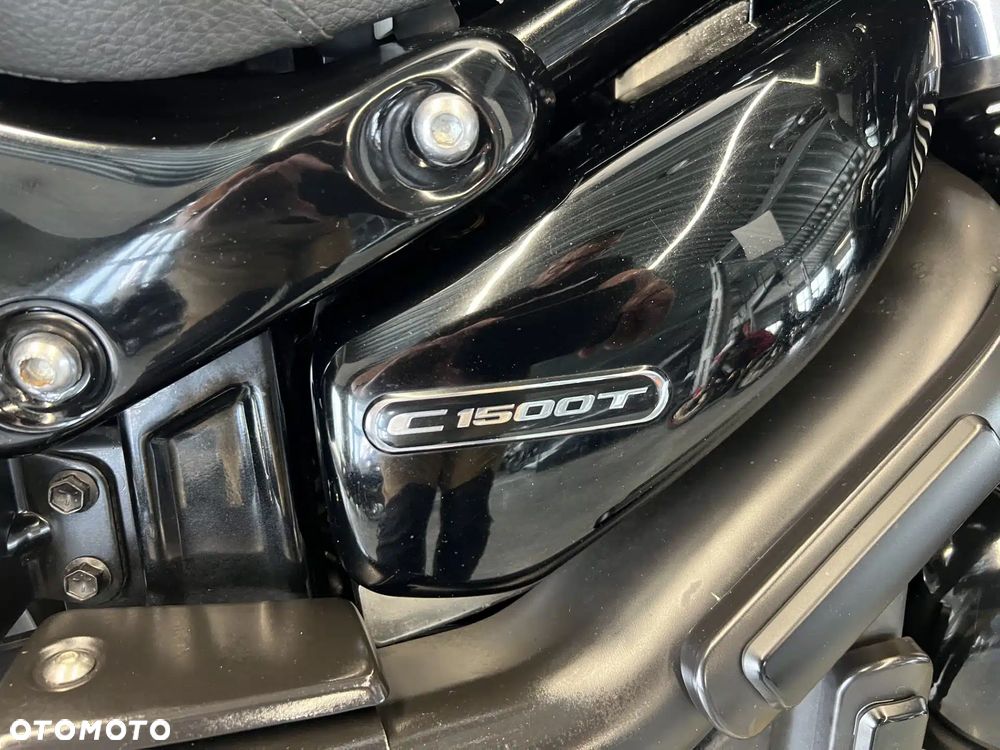 Suzuki Intruder - 18