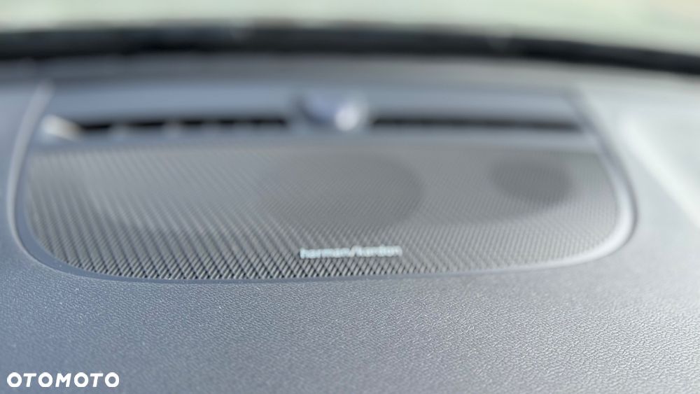 Volvo XC 40 B3 Plus Dark - 23