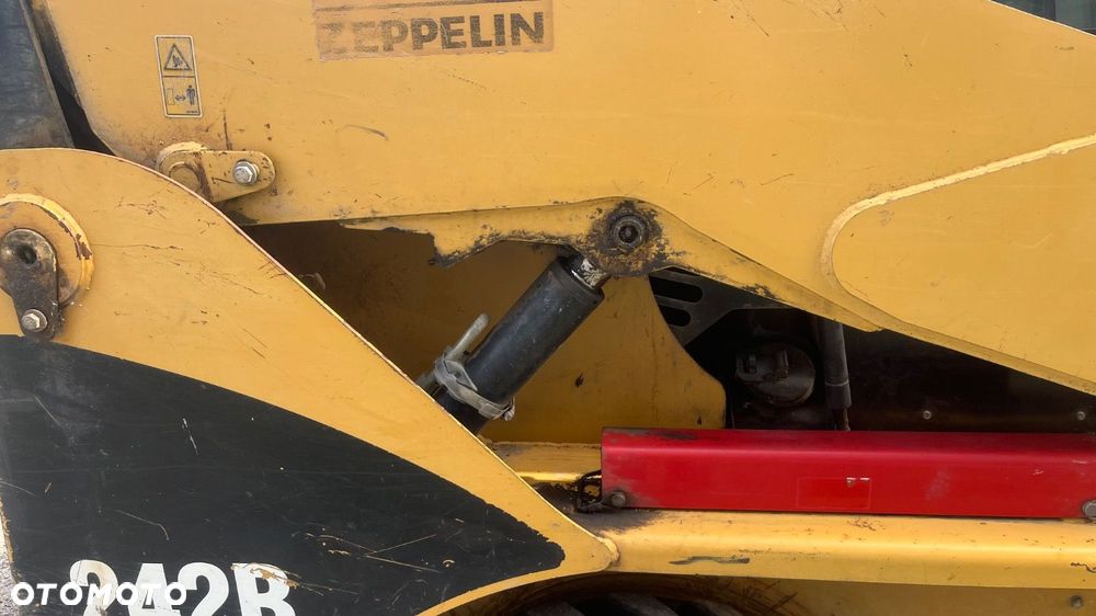 Caterpillar 242 B 4X4 - 31