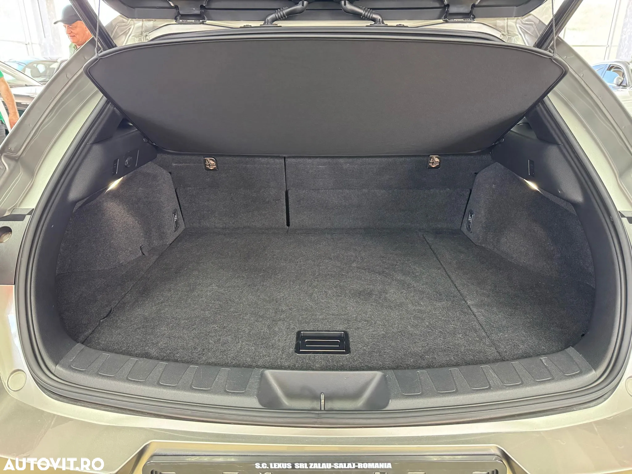 Lexus UX 250h 2.0L HEV 20H- (178 HP) 4X4 CVT F Sport - 15