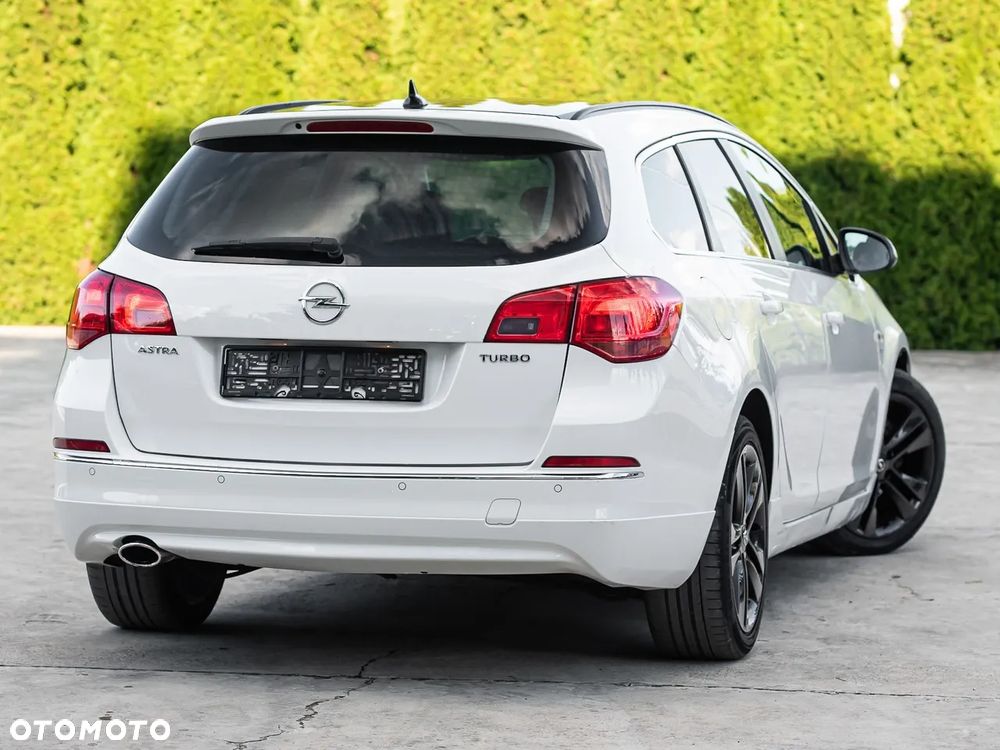Opel Astra 1.6 T SIDI Cosmo S&S - 12