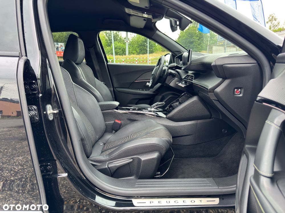 Peugeot 2008 PureTech 130 EAT8 GT - 25