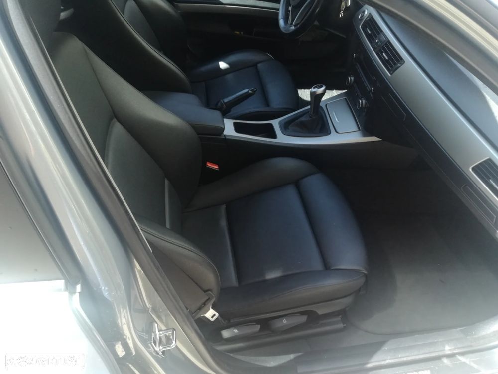 BMW 320 d Exclusive - 14