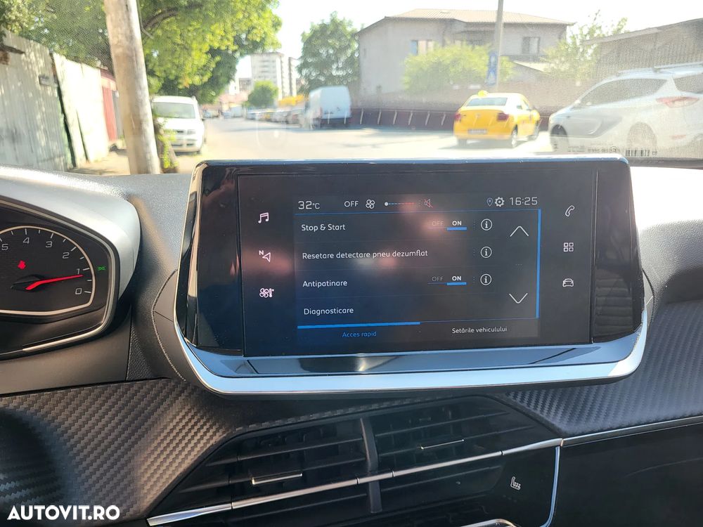 Peugeot 208 1.2 L PureTech STT Active - 12