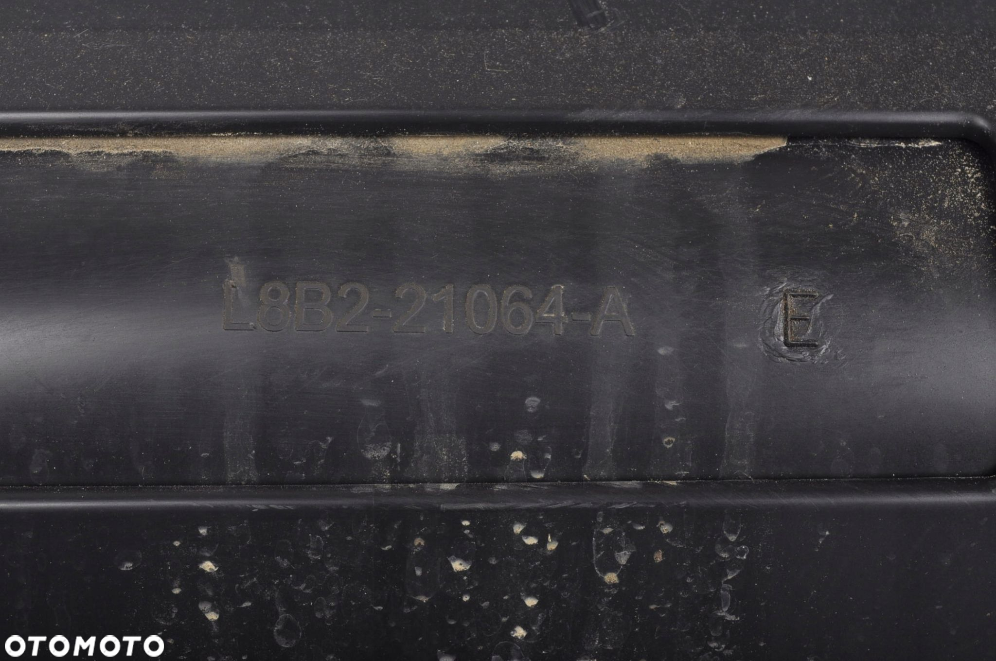 DEFENDER L663 LISTWA DRZWI PRAWA PRZÓD 21R - 13