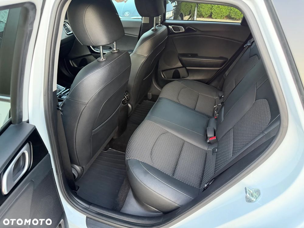 Kia Ceed 1.6 CRDi mHEV L - 6