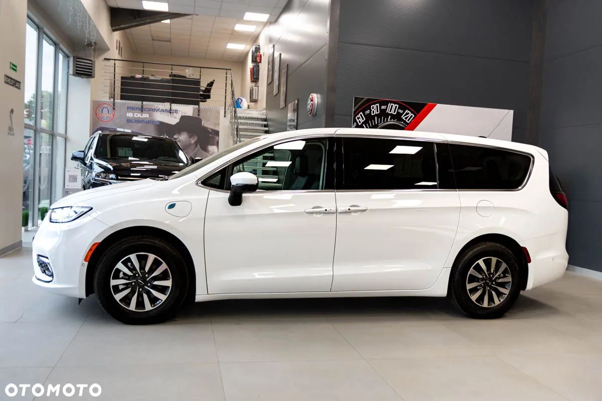 Chrysler Pacifica - 1