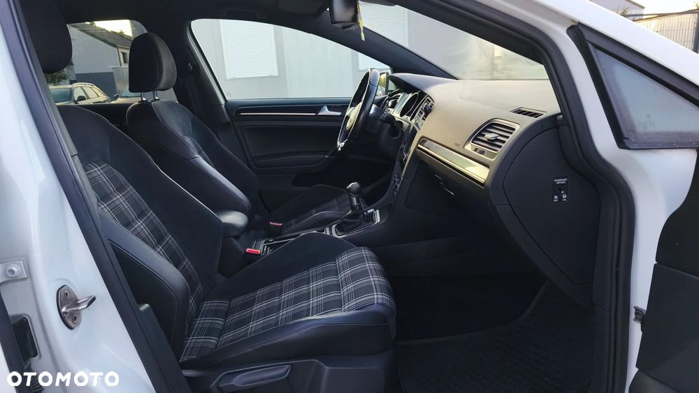 Volkswagen Golf GTD (BlueMotion Technology) - 25