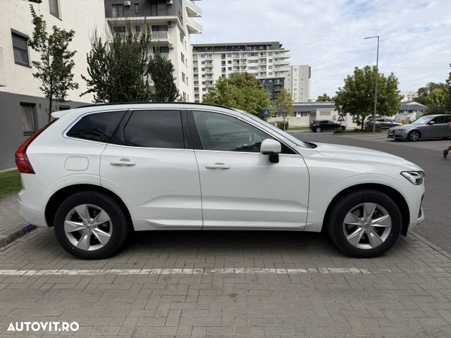 Volvo XC 60 B4 MHEV AT8 FWD Momentum Pro - 4