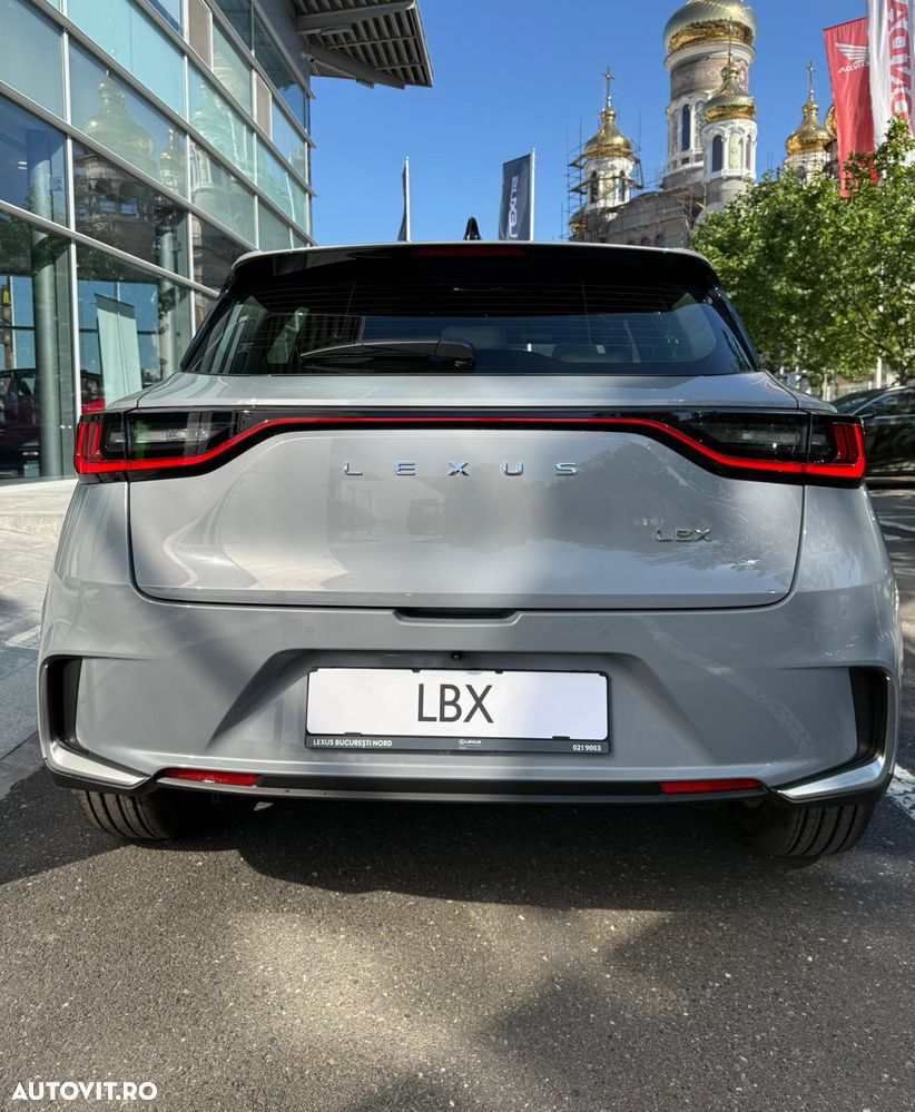 Lexus LBX - 7