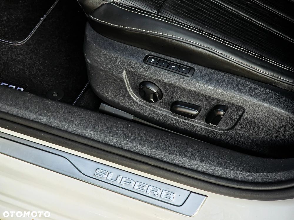 Skoda Superb 2.0 TDI 4x4 DSG L&K - 33