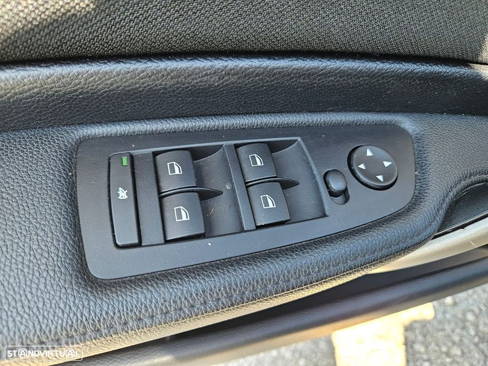 BMW 118 d Line Urban - 37