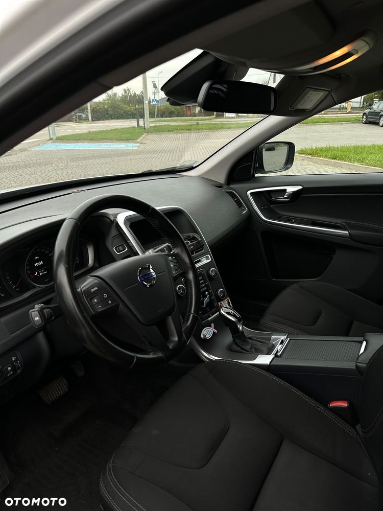 Volvo XC 60 D4 AWD Momentum - 11