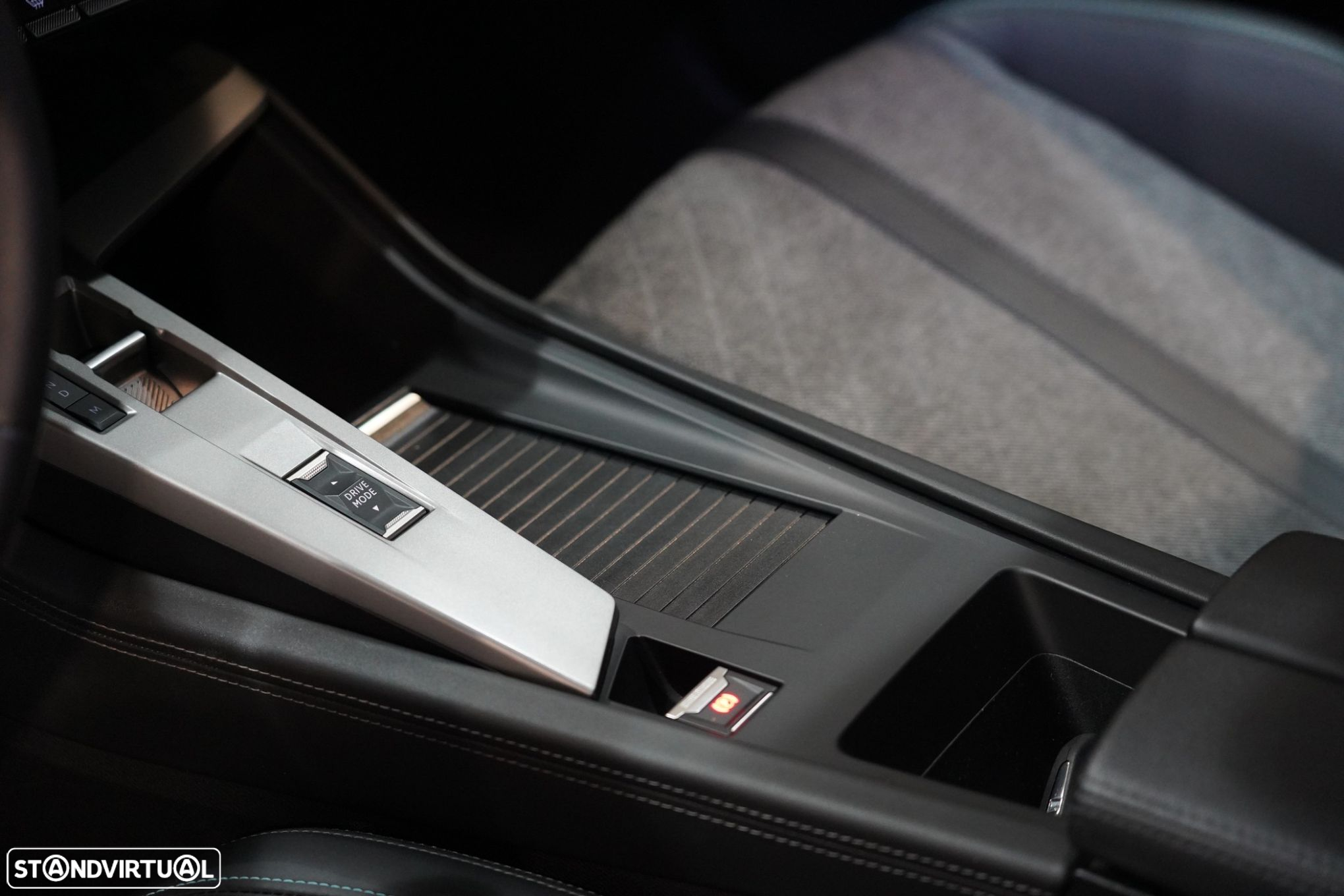 Peugeot 408 1.2 PureTech Allure EAT8 - 17