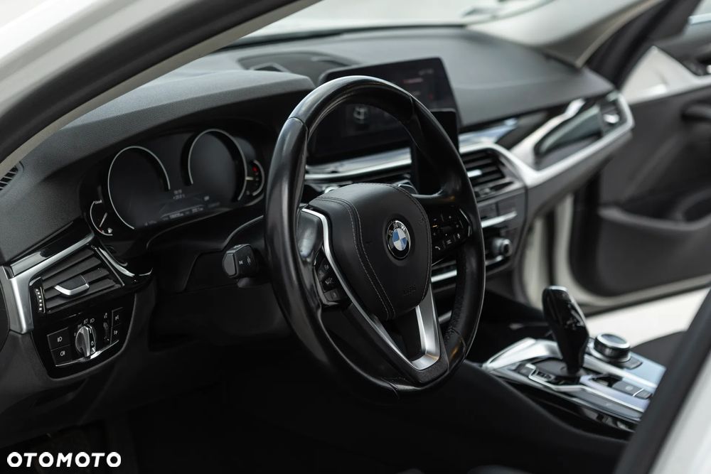 BMW Seria 5 518d Sport Line sport - 30