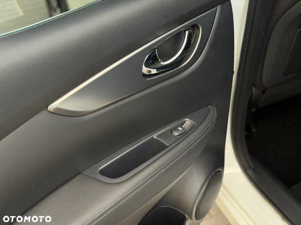 Nissan Qashqai 1.3 DIG-T N-Connecta - 32