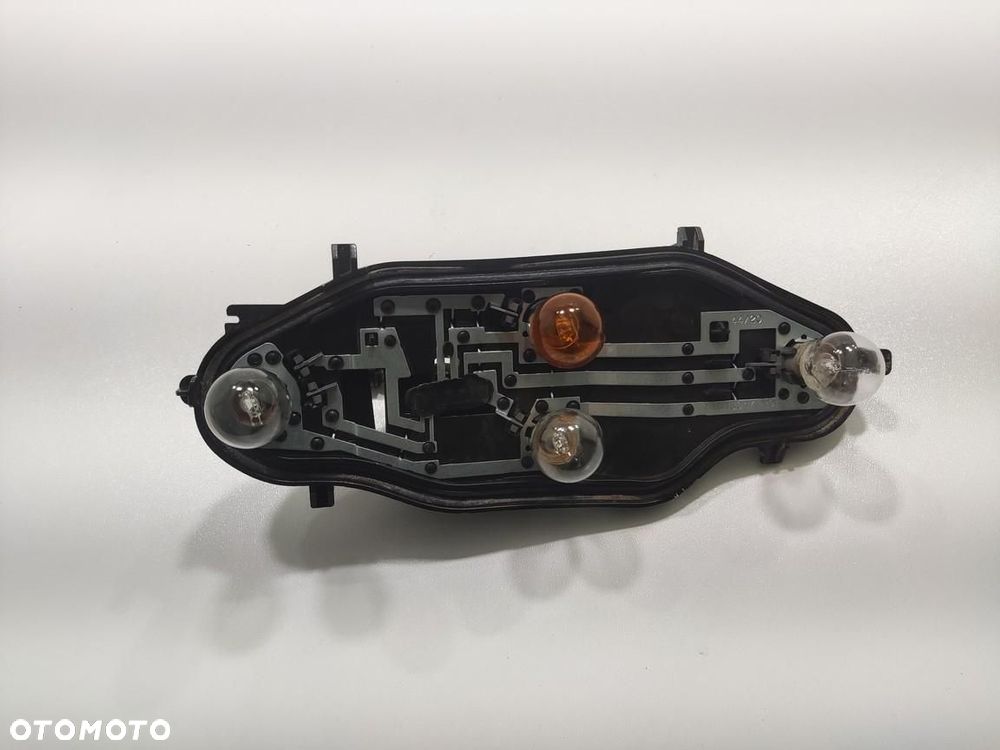 WKŁAD LAMPY PRAWY TYŁ OPRAWA ŻARÓWEK PARTNER BERLINGO IV 2018-2023 - 2