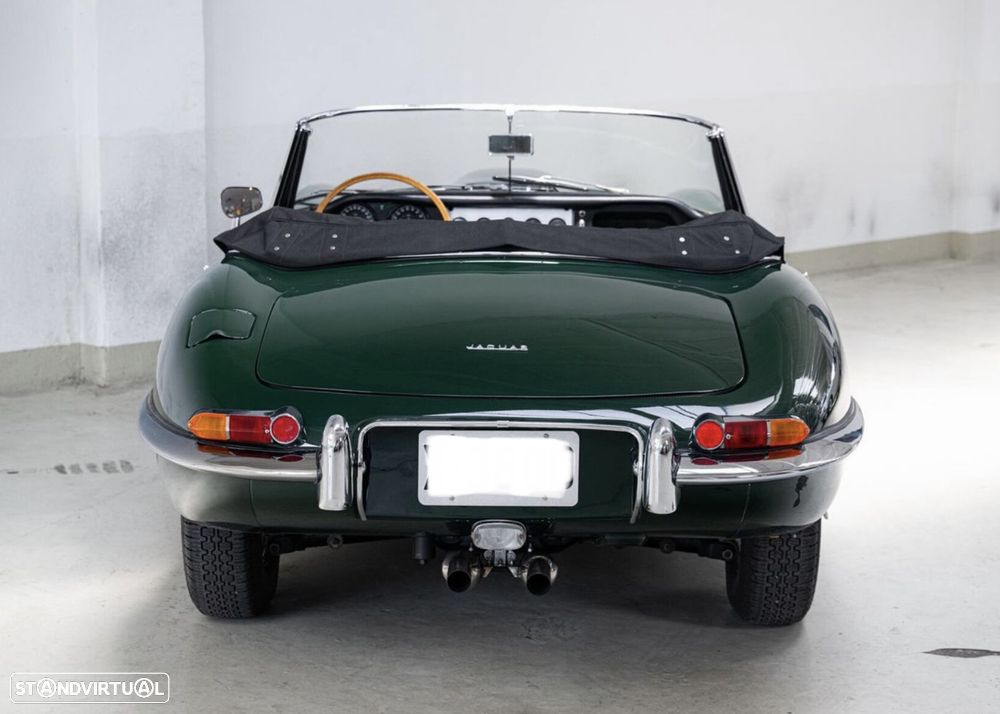 Jaguar E-Type - 9
