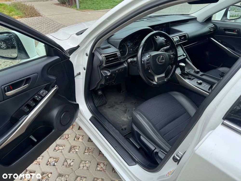 Lexus IS 300h Elegance - 30