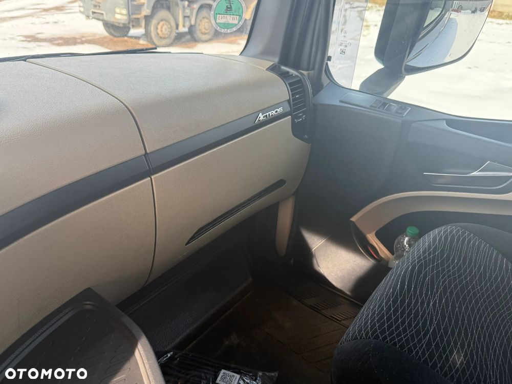 Mercedes-Benz Actros - 16