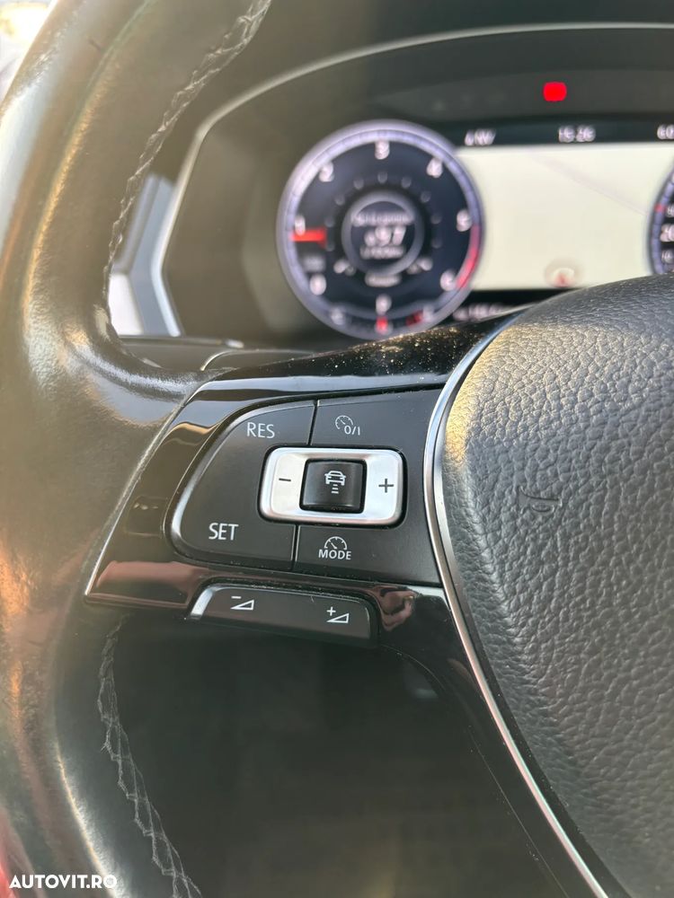 Volkswagen Passat Variant 2.0 TDI DSG 4Motion Highline - 22