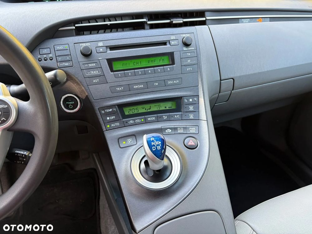 Toyota Prius (Hybrid) Executive - 16