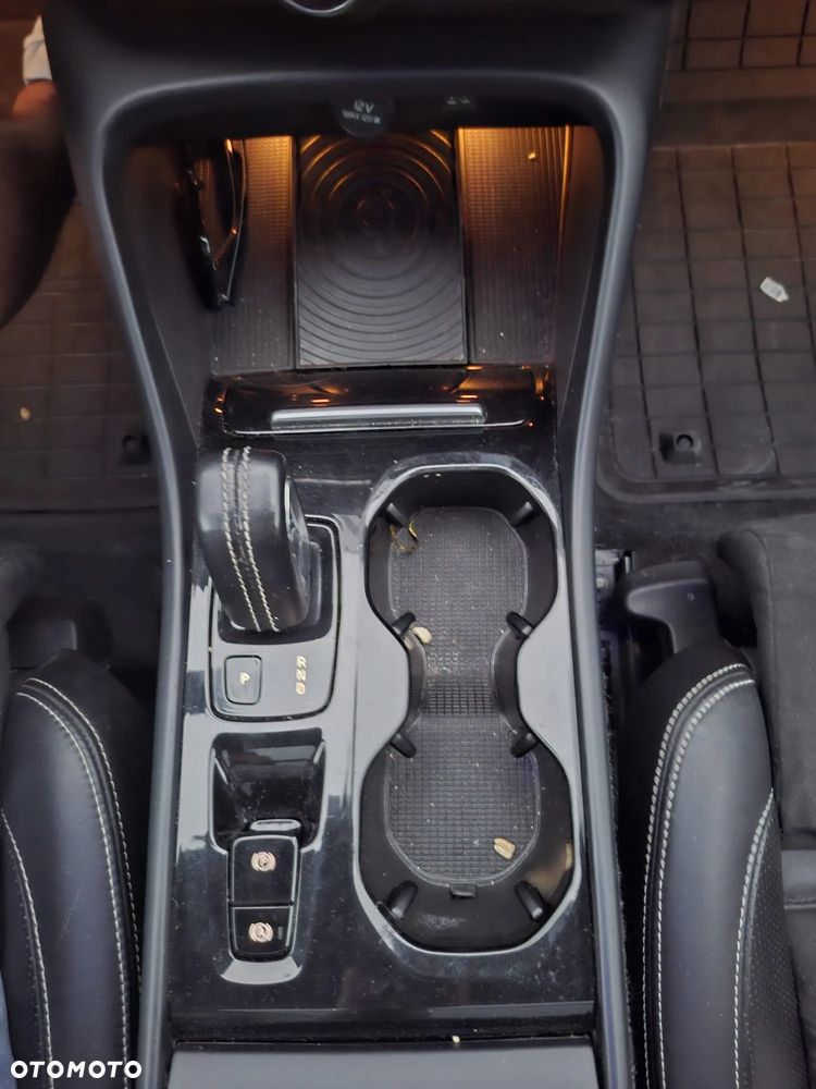 Volvo XC 40 D4 AWD R-Design - 7